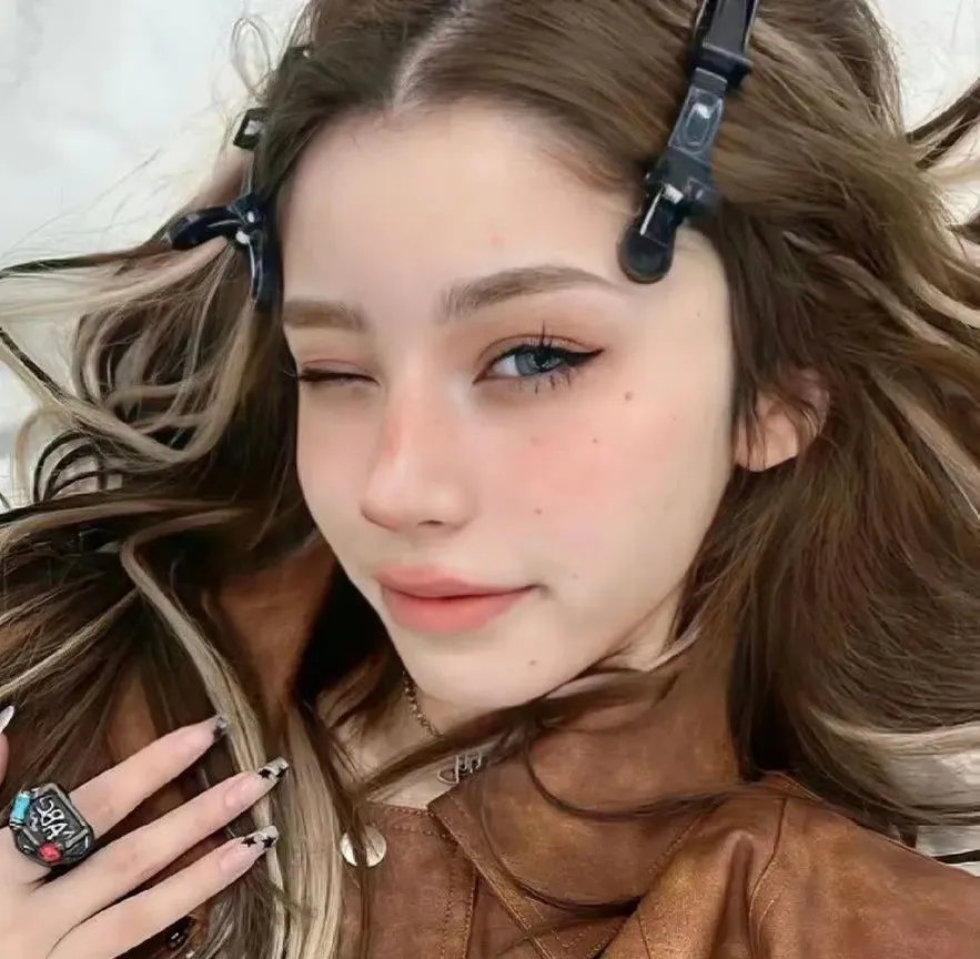 他有一张鲍嘉的脸